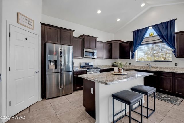 540 S Courts Redford Drive, Vail, AZ 85641