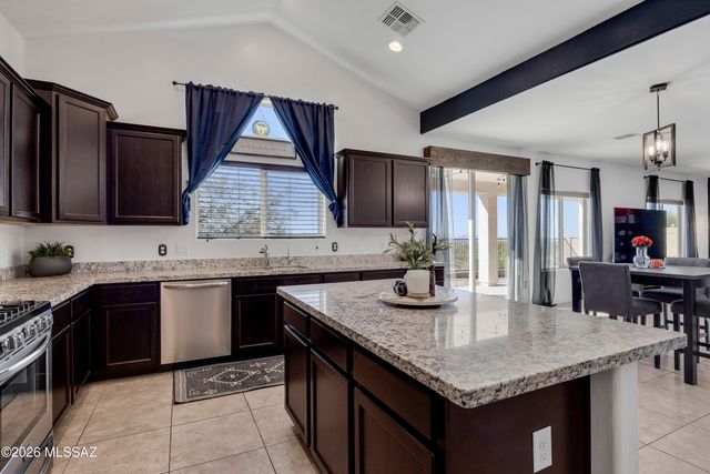 540 S Courts Redford Drive, Vail, AZ 85641