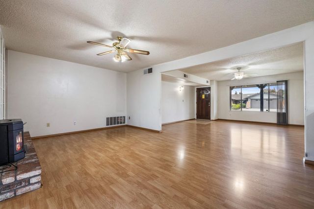 1205 Kara Ln, Modesto, CA 95355