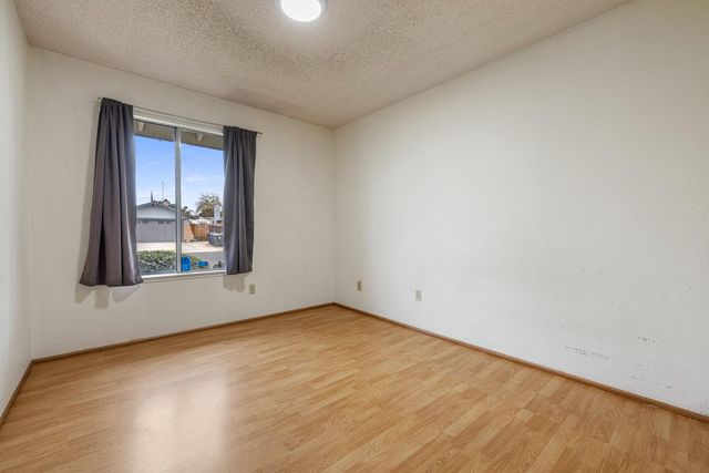 1205 Kara Ln, Modesto, CA 95355