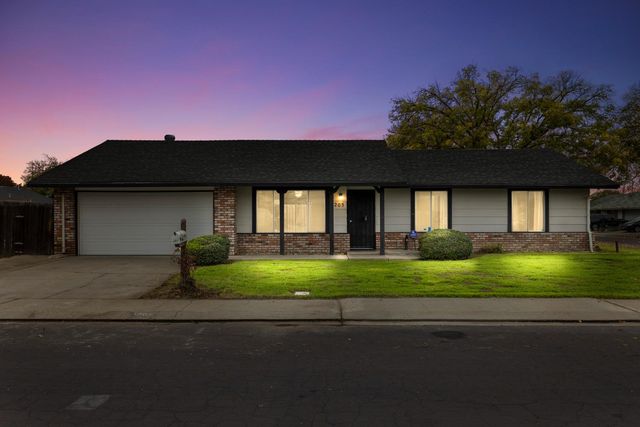 1205 Kara Ln, Modesto, CA 95355