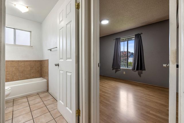 1205 Kara Ln, Modesto, CA 95355