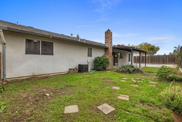 1205 Kara Ln, Modesto, CA 95355