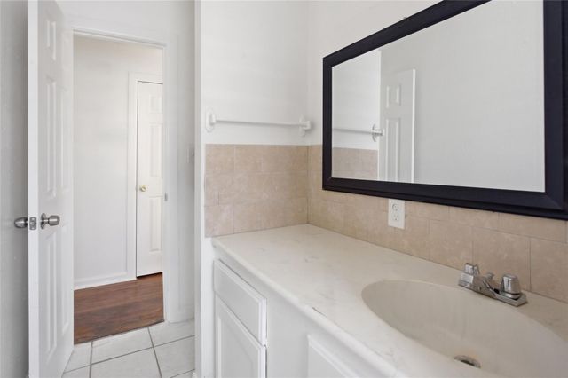 5622 Woodgreen Street, Houston, TX 77033