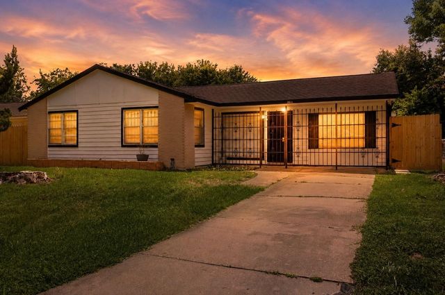5622 Woodgreen Street, Houston, TX 77033
