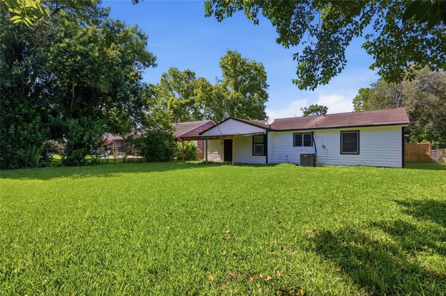 5622 Woodgreen Street, Houston, TX 77033