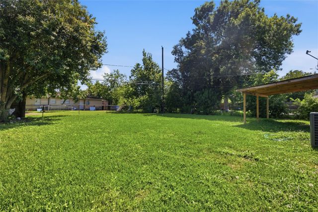 5622 Woodgreen Street, Houston, TX 77033