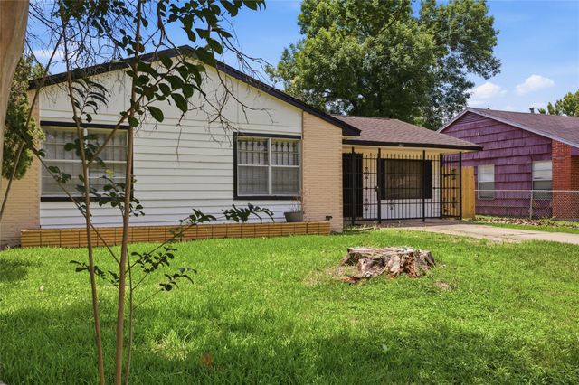 5622 Woodgreen Street, Houston, TX 77033