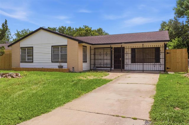 5622 Woodgreen Street, Houston, TX 77033