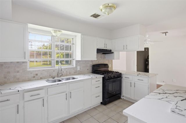 5622 Woodgreen Street, Houston, TX 77033