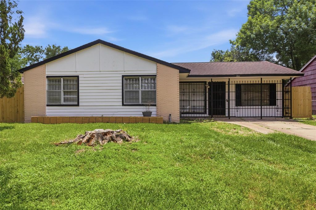 5622 Woodgreen Street, Houston, TX 77033