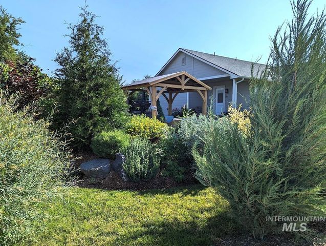 1518 E Florida Ave, Nampa, ID 83686