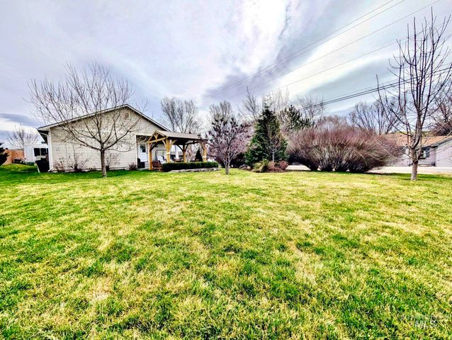 1518 E Florida Ave, Nampa, ID 83686