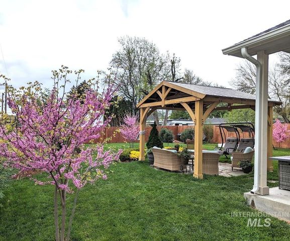 1518 E Florida Ave, Nampa, ID 83686