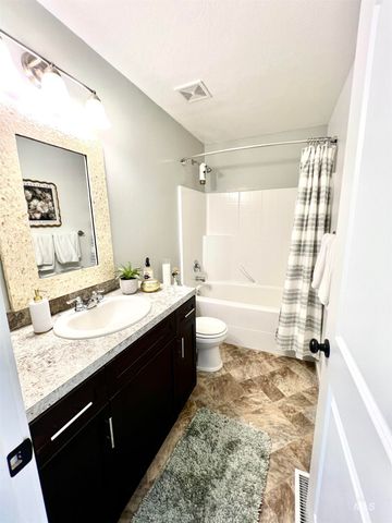 1518 E Florida Ave, Nampa, ID 83686