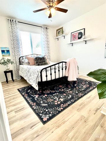 1518 E Florida Ave, Nampa, ID 83686