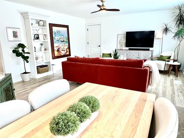 1518 E Florida Ave, Nampa, ID 83686