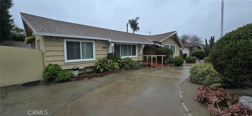 Image 3 of property listing at 214 E 4th Street, San Dimas, CA 91773