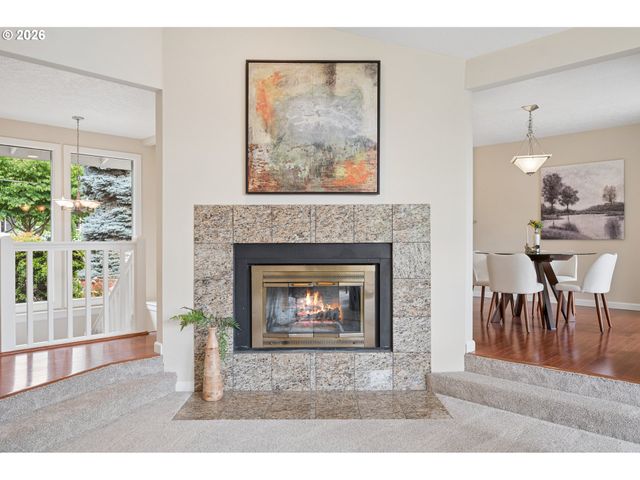 19142 SUNCREST Dr, West Linn, OR 97068