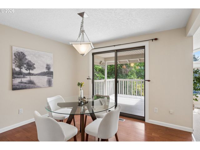 19142 SUNCREST Dr, West Linn, OR 97068
