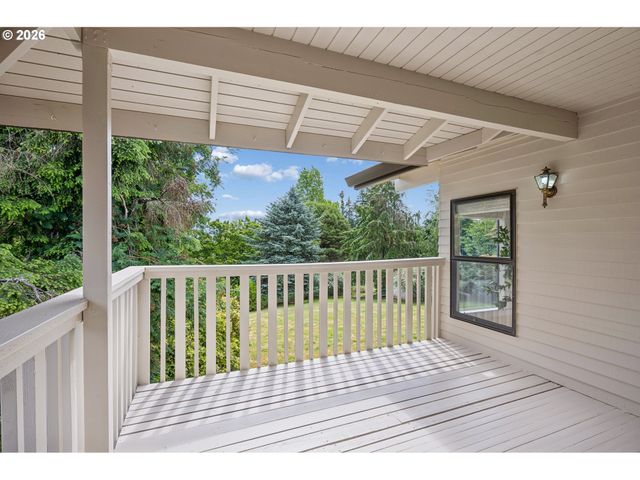 19142 SUNCREST Dr, West Linn, OR 97068