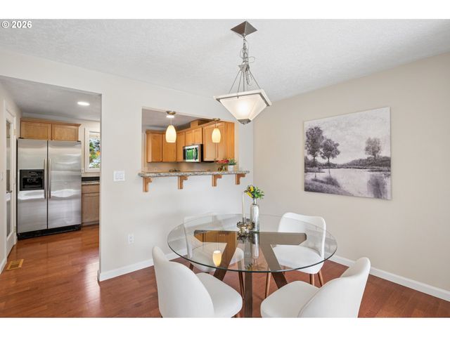 19142 SUNCREST Dr, West Linn, OR 97068