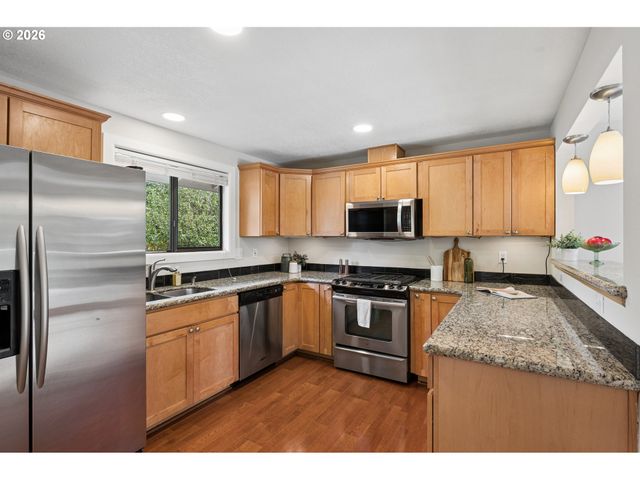 19142 SUNCREST Dr, West Linn, OR 97068