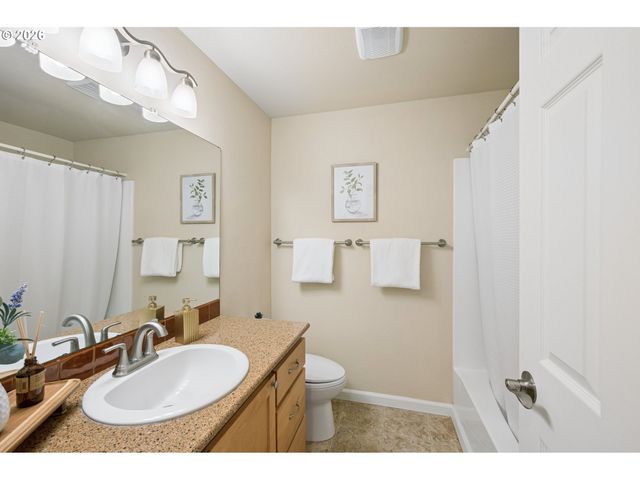 19142 SUNCREST Dr, West Linn, OR 97068