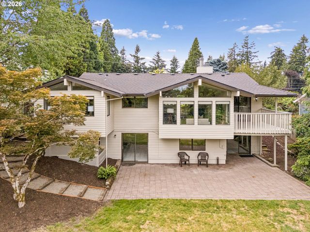 19142 SUNCREST Dr, West Linn, OR 97068