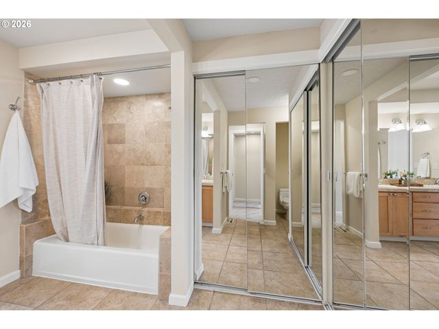 19142 SUNCREST Dr, West Linn, OR 97068