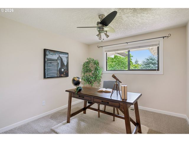 19142 SUNCREST Dr, West Linn, OR 97068