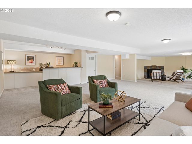 19142 SUNCREST Dr, West Linn, OR 97068