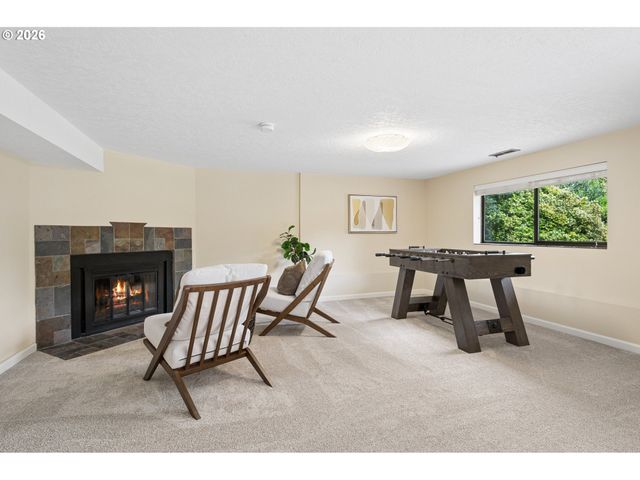 19142 SUNCREST Dr, West Linn, OR 97068