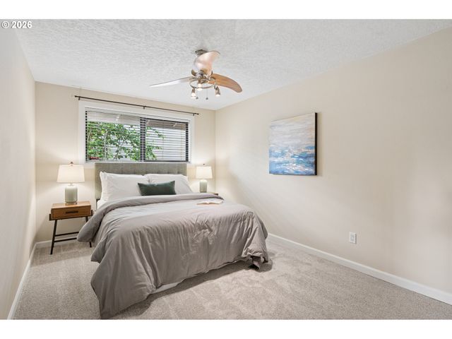 19142 SUNCREST Dr, West Linn, OR 97068