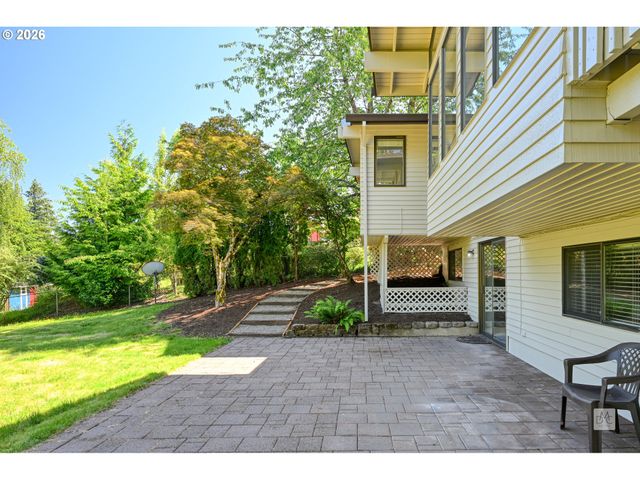 19142 SUNCREST Dr, West Linn, OR 97068