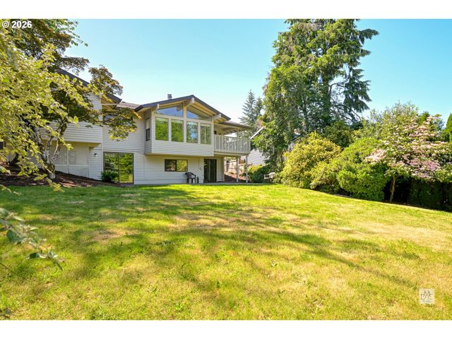 19142 SUNCREST Dr, West Linn, OR 97068