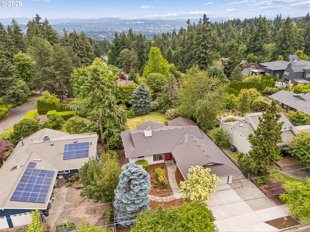 19142 SUNCREST Dr, West Linn, OR 97068