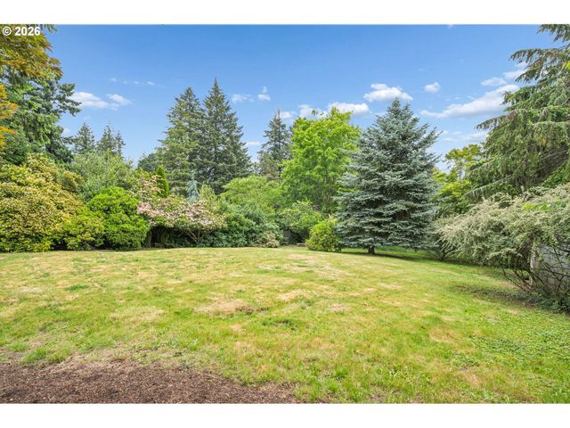19142 SUNCREST Dr, West Linn, OR 97068