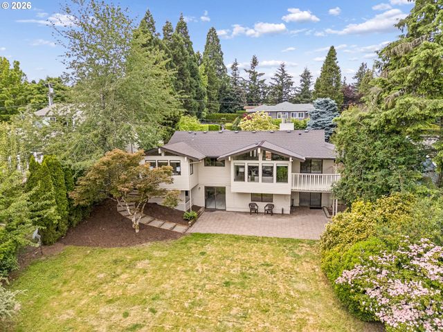 19142 SUNCREST Dr, West Linn, OR 97068