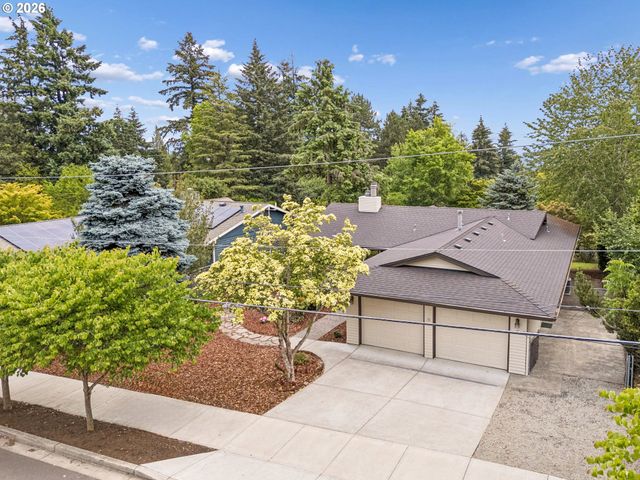 19142 SUNCREST Dr, West Linn, OR 97068