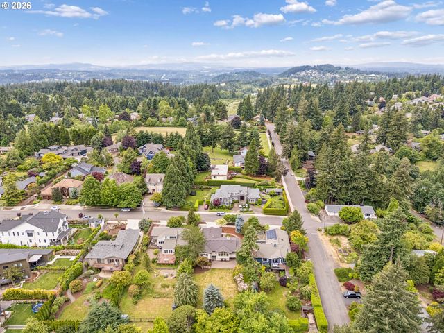 19142 SUNCREST Dr, West Linn, OR 97068