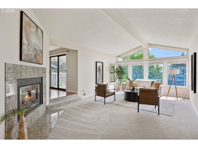 19142 SUNCREST Dr, West Linn, OR 97068