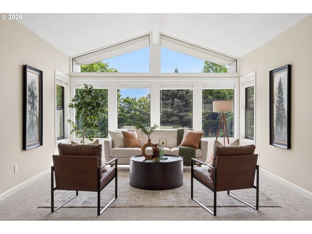 19142 SUNCREST Dr, West Linn, OR 97068