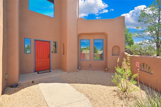 5 Sombra Court, Santa Fe, NM 87508