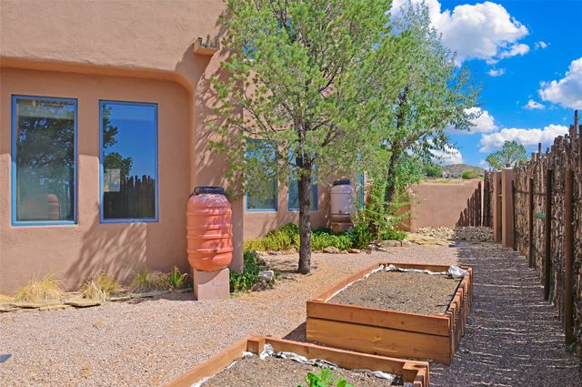 5 Sombra Court, Santa Fe, NM 87508