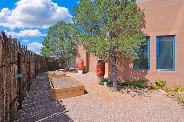 5 Sombra Court, Santa Fe, NM 87508