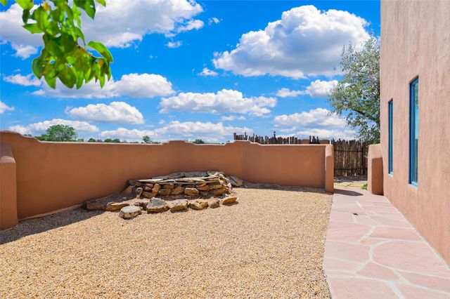 5 Sombra Court, Santa Fe, NM 87508