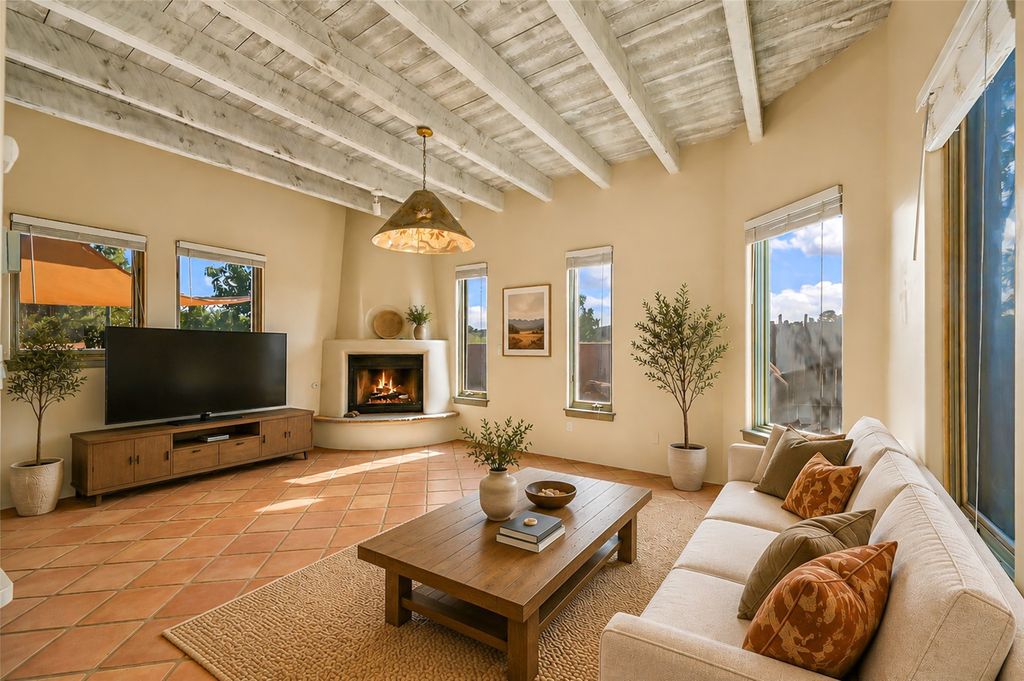 5 Sombra Court, Santa Fe, NM 87508