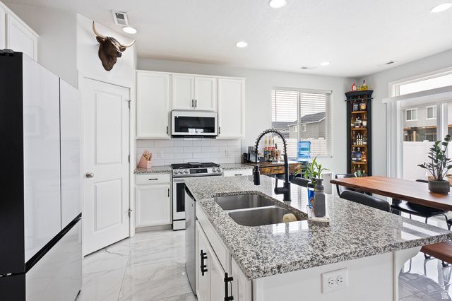 4144 W 6075 S, Roy, UT 84067