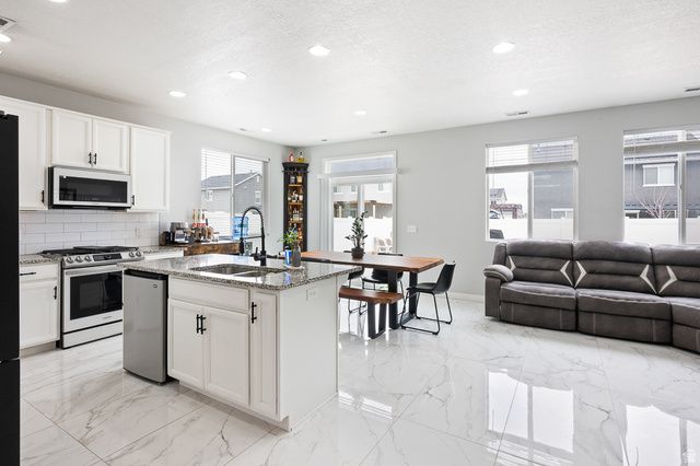 4144 W 6075 S, Roy, UT 84067